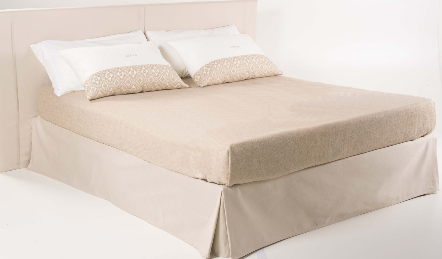 SIN ARTE DE COLCHA DE HIERRO. PALMA DORADA