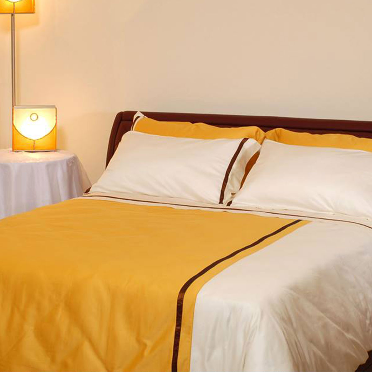 copripiumino-giallo-bordeaux-alberghi-hotel-case-vacanza-bed-and-breakfast